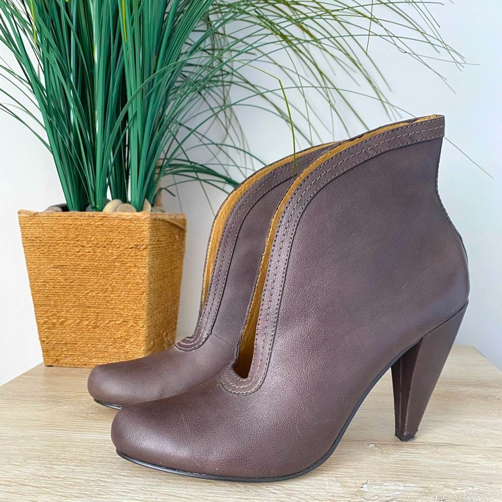 Seychelles Leather Open Front Bootie 8